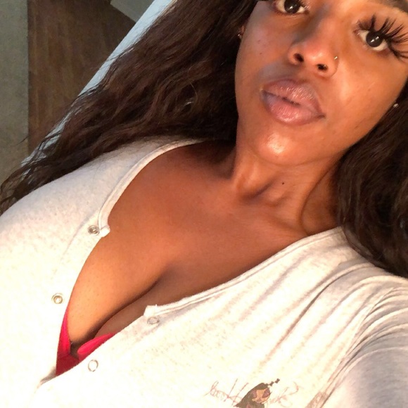 Custom “SLEEPYHEAD” logo onesie - Picture 4 of 9